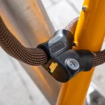 Cet antivol textile permet d'attacher astucieusement son vélo (même plusieurs)