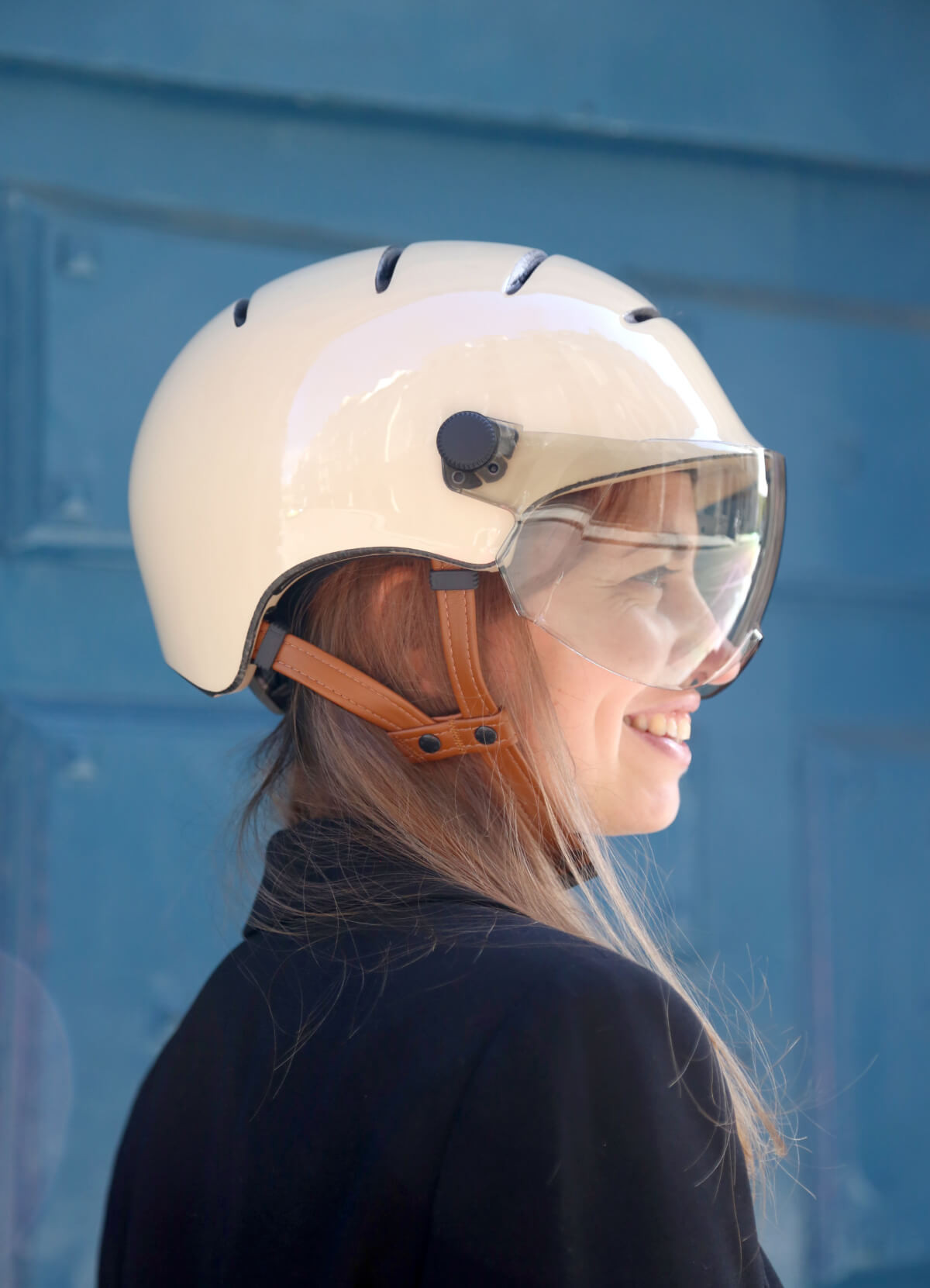 casque-kask-velo-560jug-1.jpg Casque vélo urbain avec visière KASK JE SUIS À VÉLO – Image 1