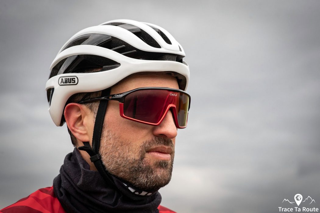 casque-velo-abus-801jqp-1.jpg Test : Casque de vélo Abus AirBreaker Blog Cyclisme Trace Ta Route – Image 1