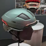 Ce casque vélo Abus est équipé d'une technologie française