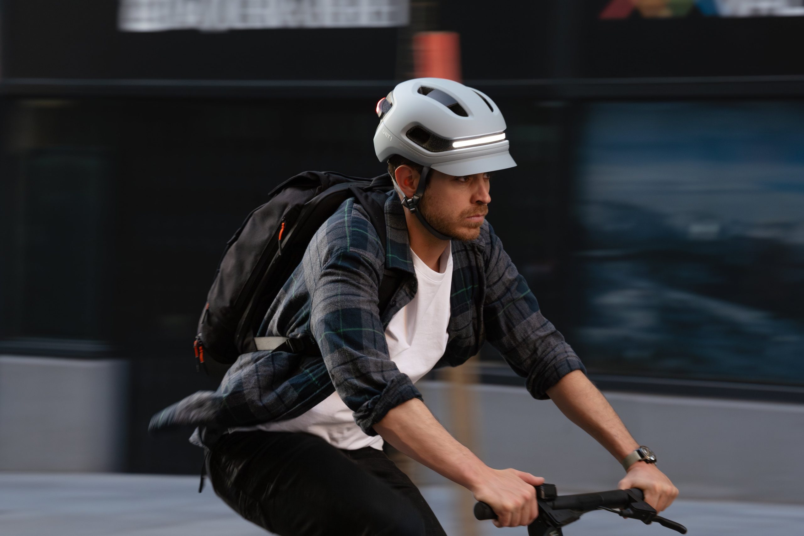 casque-velo-electrique-103byj-1.jpg Choisir le bon casque pour vélo électrique : la sécurité avant tout | UNIT 1 – Image 1