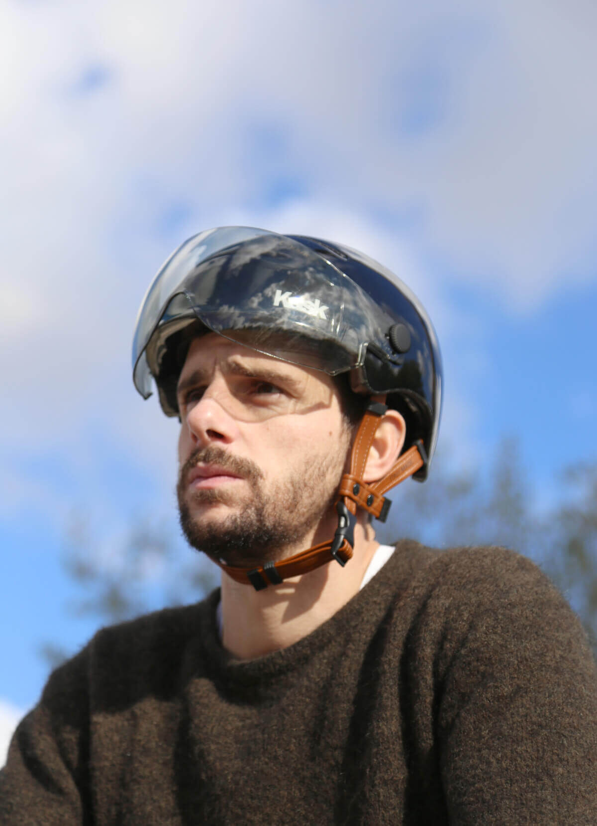 casque-velo-homme-225tdw-1.jpg Casque vélo urbain Lifestyle avec visière KASK – Image 1