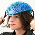 EcoHelmet : le casque vélo en carton pliable et recyclable Geek Mais Pas Que