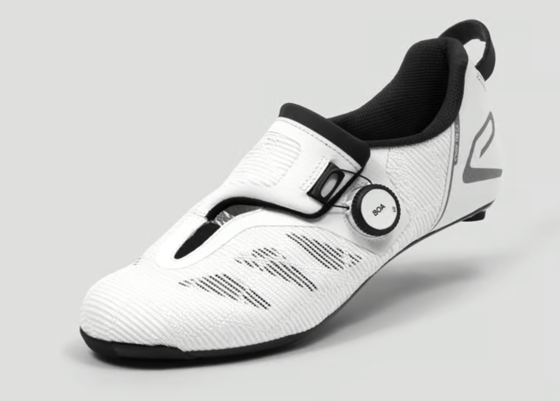 chaussure-velo-triathlon-897dtc.png Triathlon : le guide des meilleures chaussures vélo pour performer – Image 1