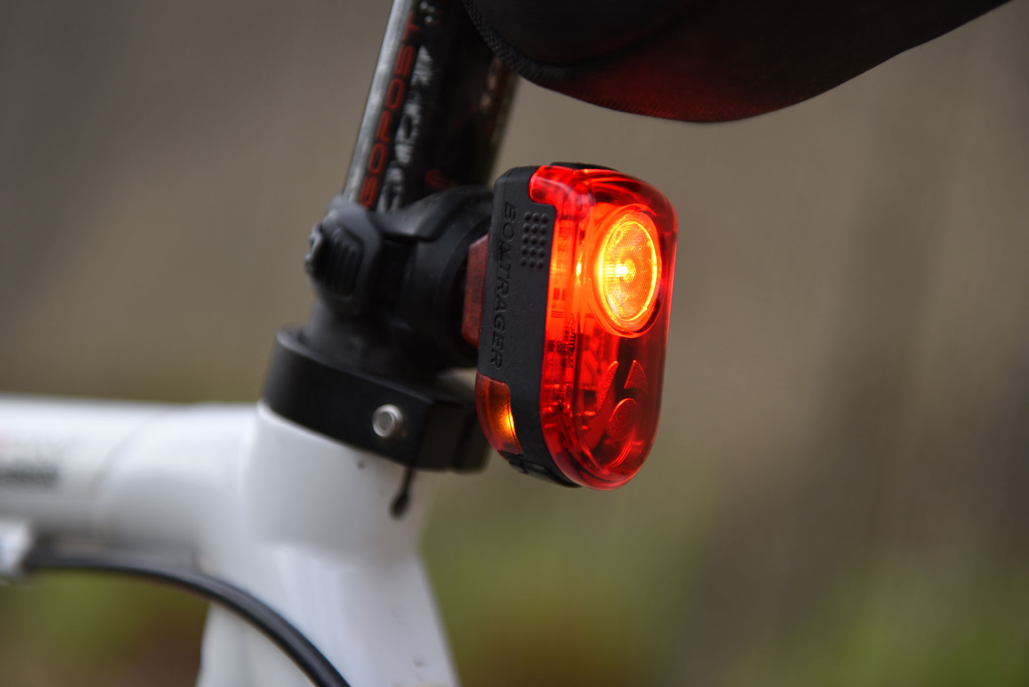 feu-arriere-velo-738heo-1.jpg Test de feux arrières vélo : le Bontrager Flare R et un feu avec laser | Actualités | velowire – Image 1