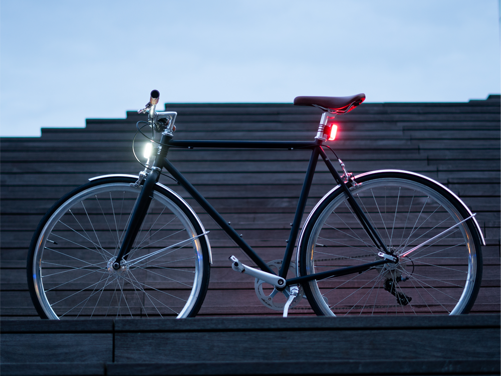 lumiere-pour-velo-465pzi.png Ces lumières pour vélo s'attachent et s'enlèvent en un clin d'oeil – Image 1
