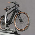 Ebikelifter : l'astucieux porte vélo de toit qui monte les vélos tout seul