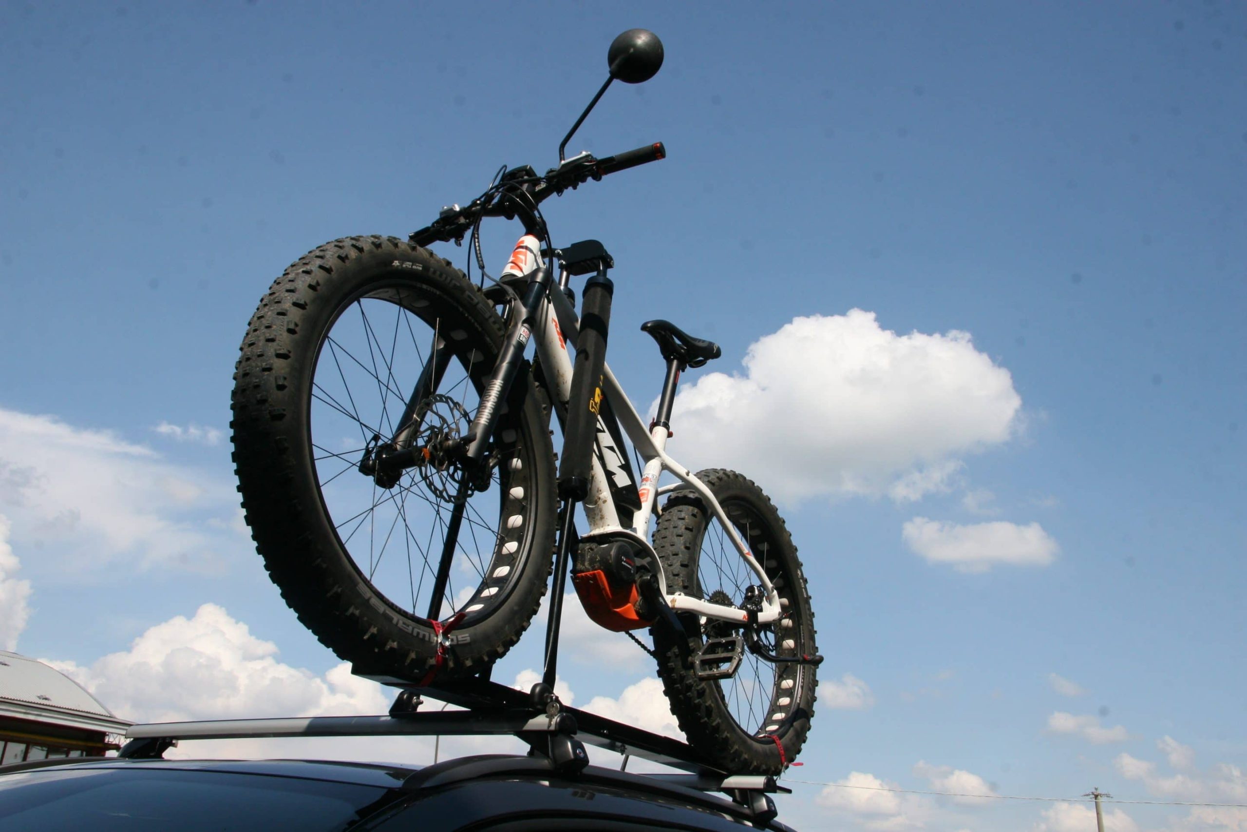 porte-velo-toit-700jxe-1.jpg Porte vélos sur barres de toit Accessoires auto TECMA ALPINA – Image 1