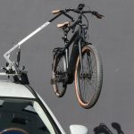 Ebikelifter : l'astucieux porte vélo de toit qui monte les vélos tout seul (Vidéo)